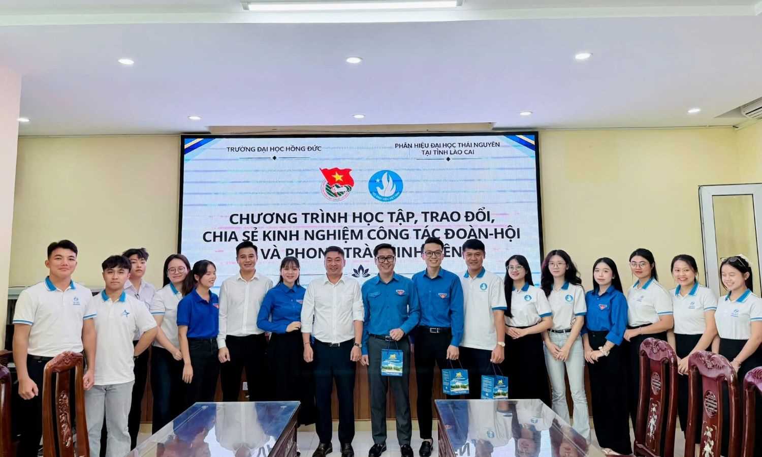 TUỔI TRẺ TRƯỜNG ĐẠI HỌC HỒNG ĐỨC GIAO LƯU, CHIA SẺ KINH NGHIỆM CÔNG TÁC ĐOÀN – HỘI VÀ PHONG TRÀO SINH VIÊN